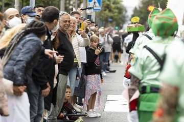  Telde disfruta con el pasacalle de los protagonistas del Carnaval de 'Studio 54'/Lpacarnaval.